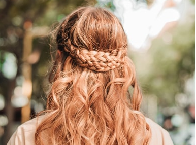 夏婚におすすめ！素敵なトレンドヘアを紹介します！！