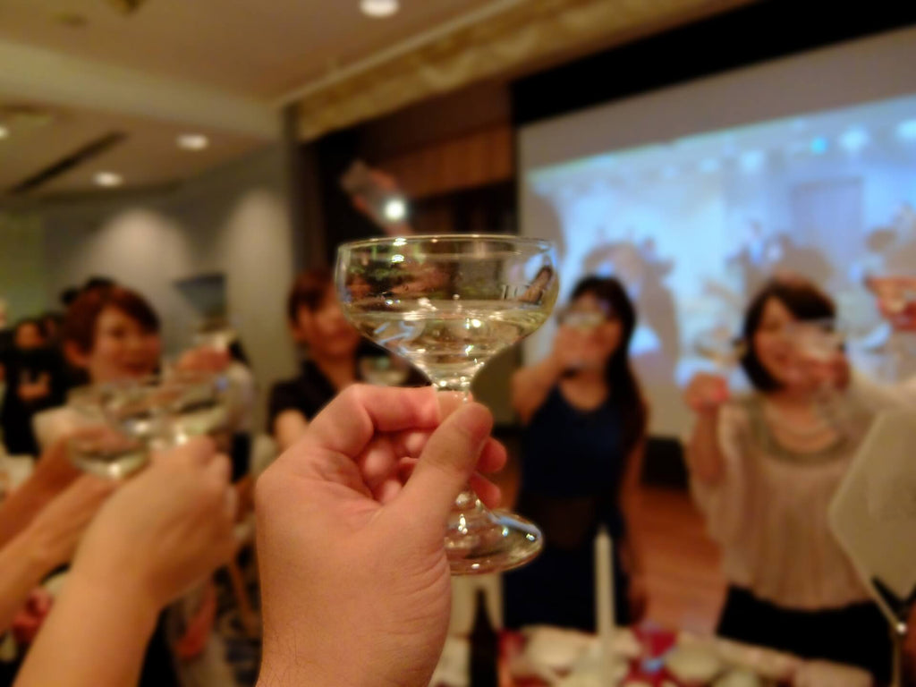 結婚式二次会のシーン