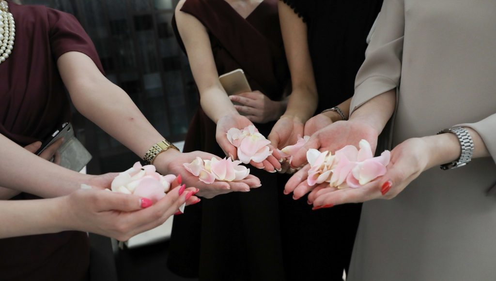 感謝がしっかり伝わる！結婚式の「引き出物・引き菓子」マナーと選び方ガイド