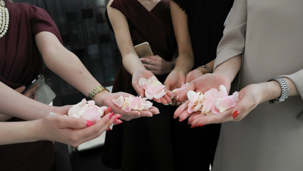 感謝がしっかり伝わる！結婚式の「引き出物・引き菓子」マナーと選び方ガイド