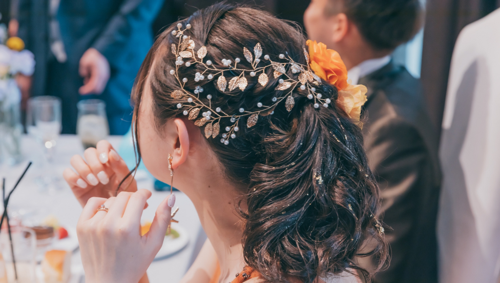 結婚式お呼ばれにおすすめのヘアアクセサリーとは。髪型別、頭の形別おすすめアイテムと選び方ポイント